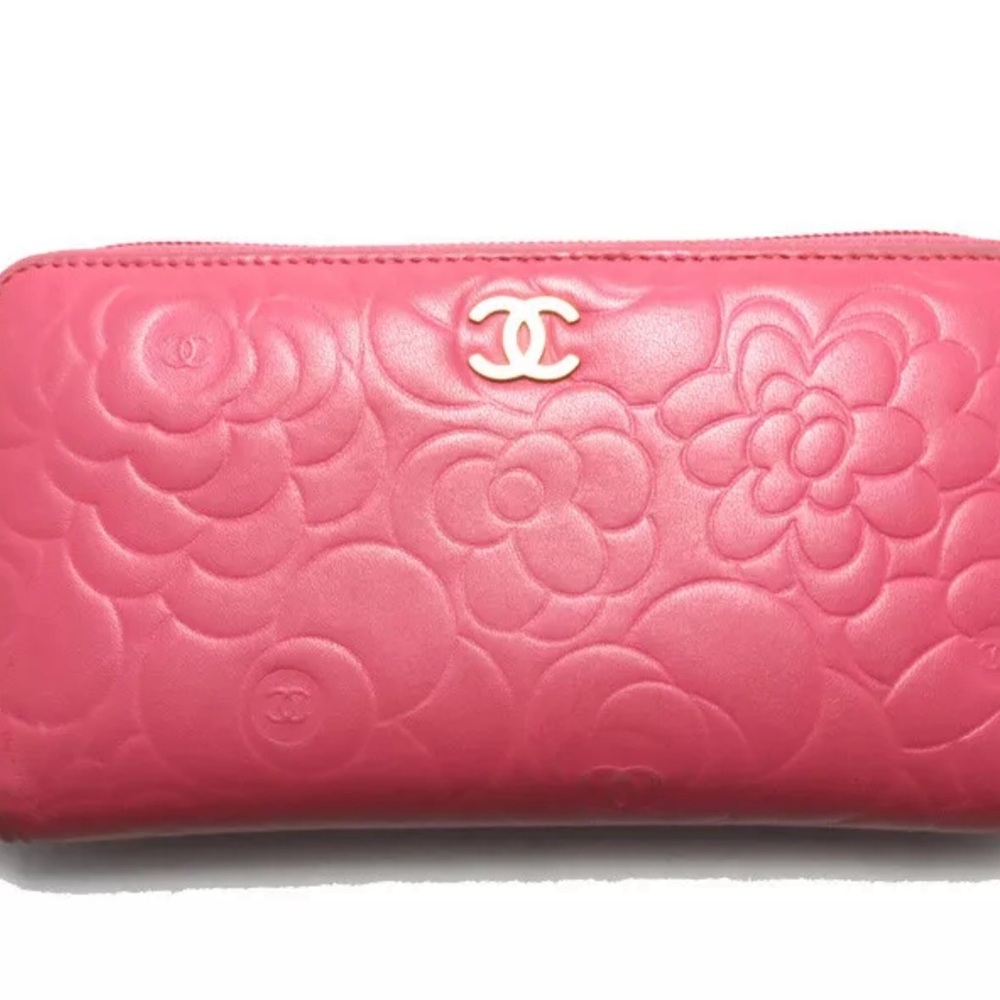 Y2K fuchsia Chanel camellia wallet